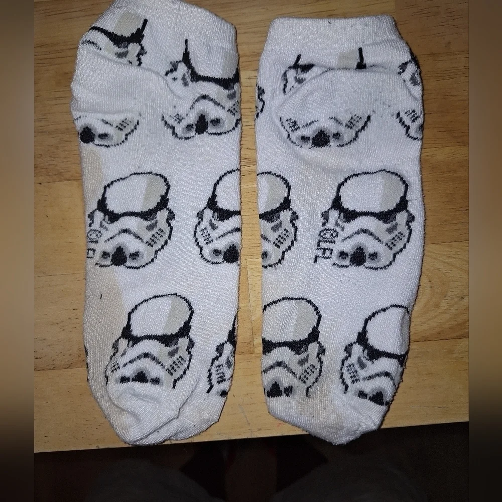 Six pairs of Star Wars ankle socks in a men's size 8 or women's size 9. Pre-love